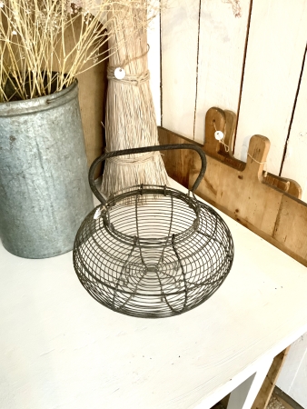 ALTER KORB - DRAHTKORB - EIERKORB - SHABBY