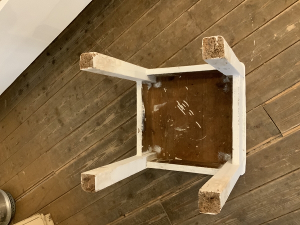 Die Kamille - ALTER HOCKER - KLEINER KÜCHENHOCKER - SHABBY