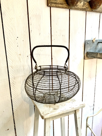 ALTER KORB - DRAHTKORB - EIERKORB - SHABBY