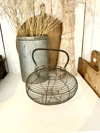 ALTER KORB - DRAHTKORB - EIERKORB - SHABBY